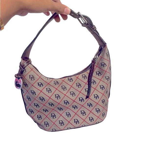 Y2K dooney & bourke signature grey & black - red quilting
Pattern satchel - Picture 2 of 6